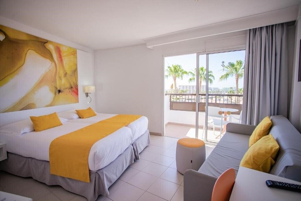 Фото Servatur Waikiki 4*
