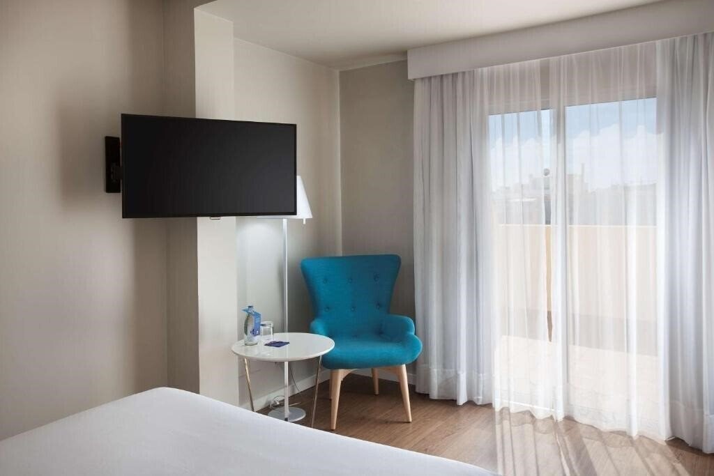Imaginea Nh Las Palmas Playa Las Canteras 3*