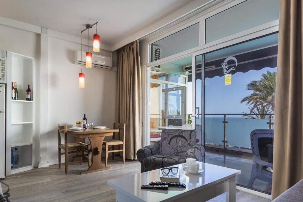 Imaginea Apartamentos Patricio 3*