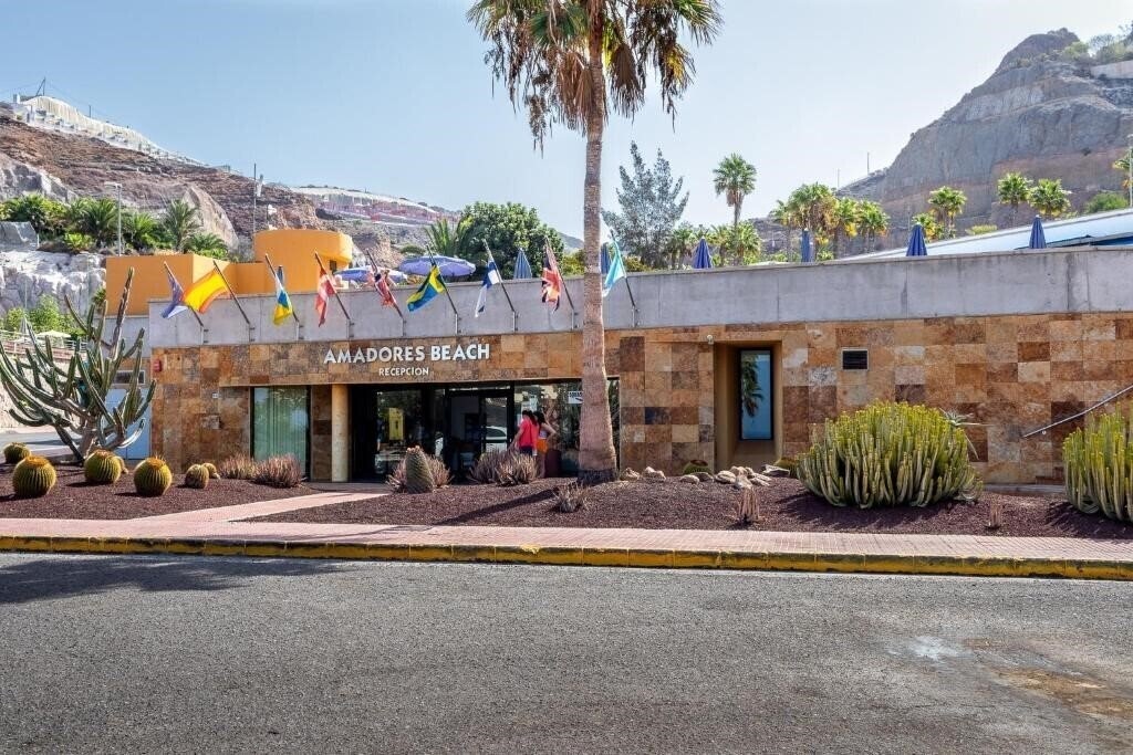 Hotel Apartamentos Amadores Beach 3*