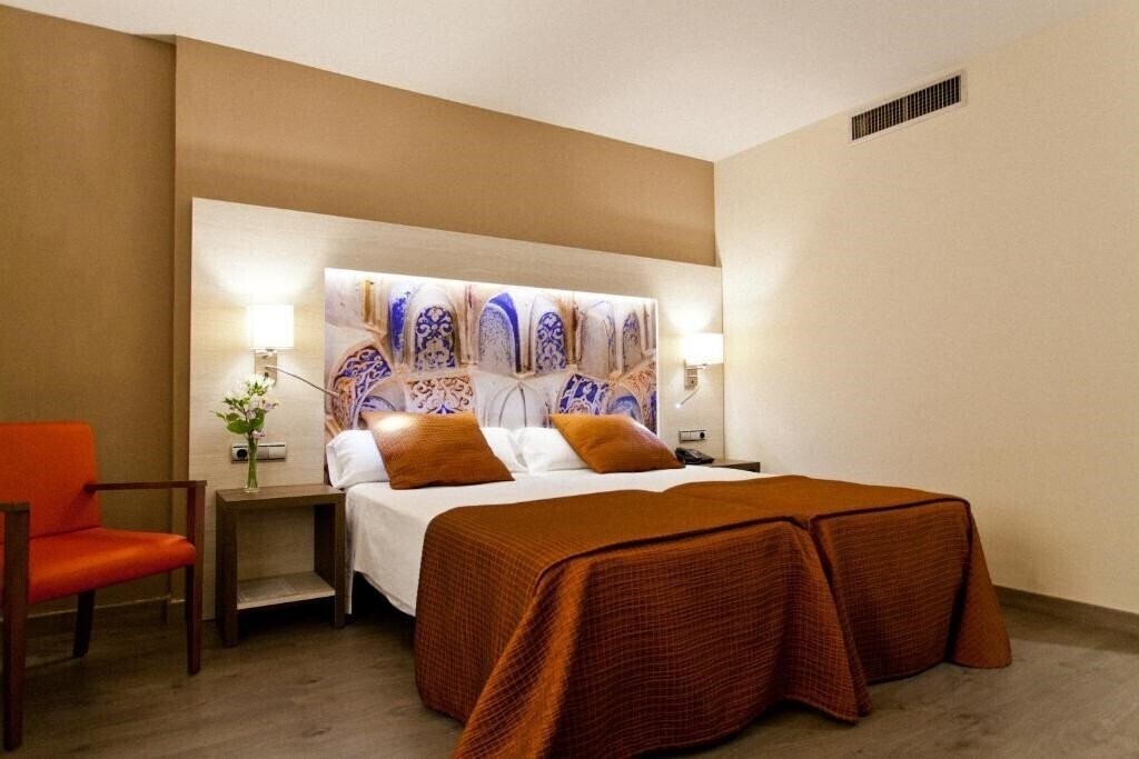 Hotel Corona de Granada 4*