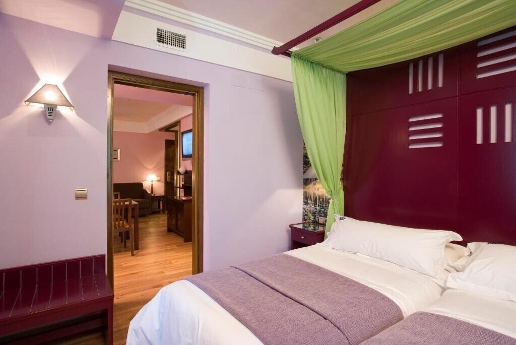 Imaginea Suites Gran Via 44 4*