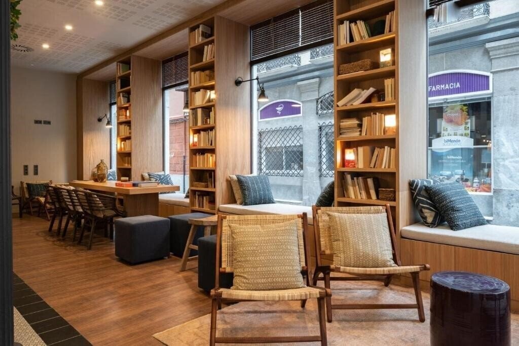 Imaginea Toc Hostel Granada 2*