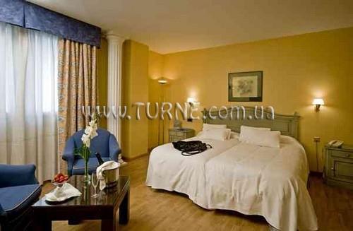 Отель Corona de Granada 4*