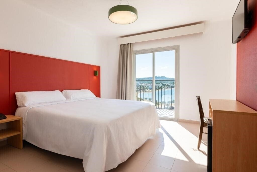 Fotografii The Red Hotel By Ibiza Feeling 2*