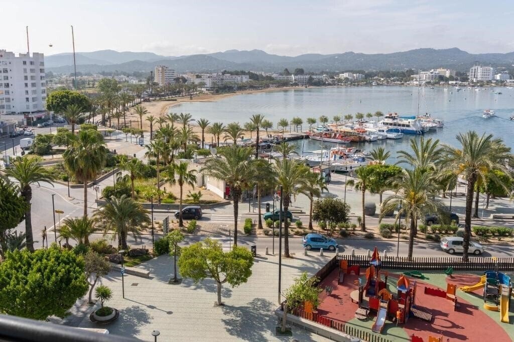 Imaginea The Red Hotel By Ibiza Feeling 2*