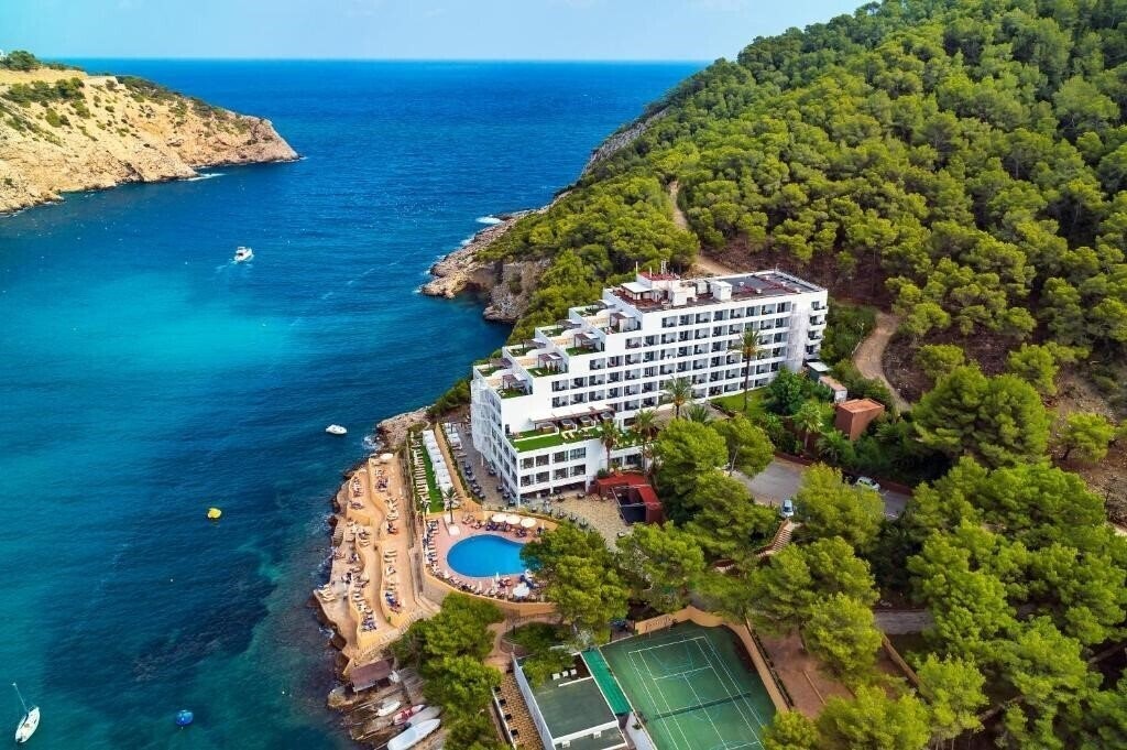Hotel Fiesta Cala Llonga 3*