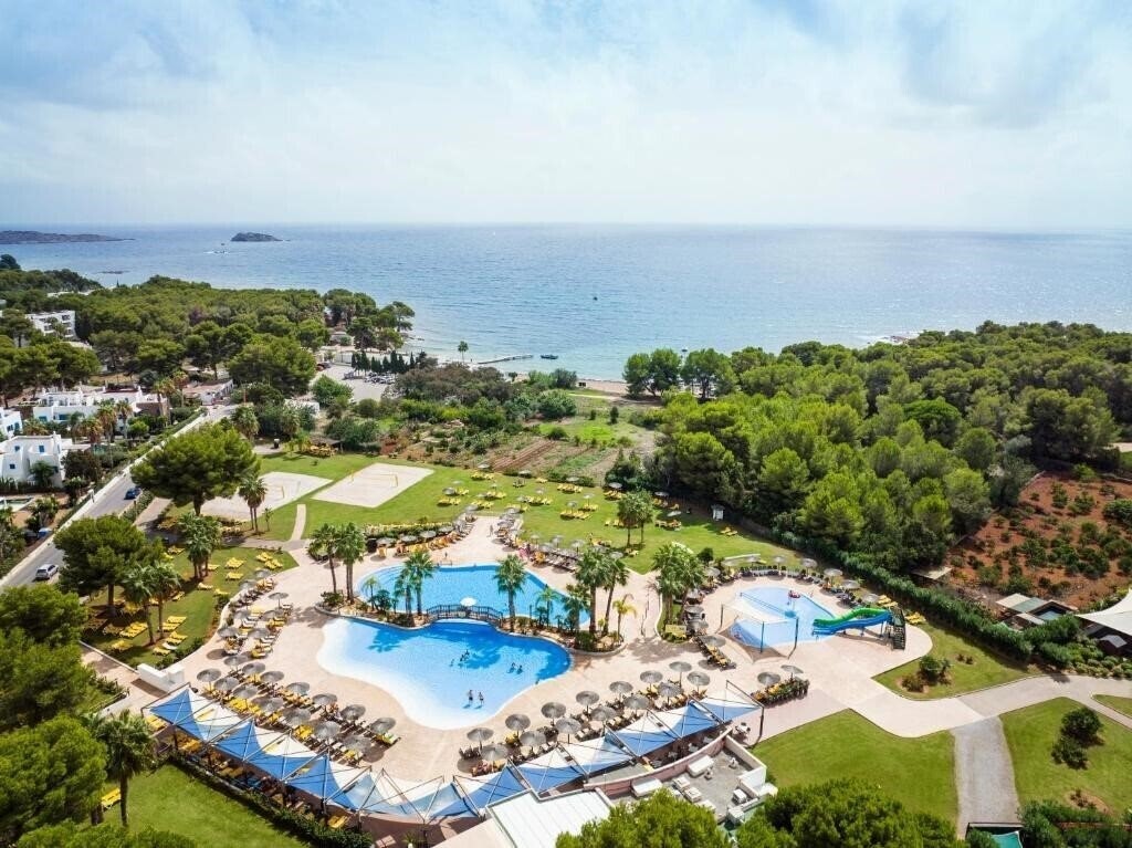 Hotel Tui Magic Life Cala Pada 4*