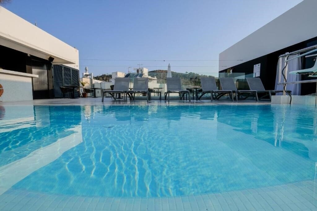Hotel M Hotel 4*