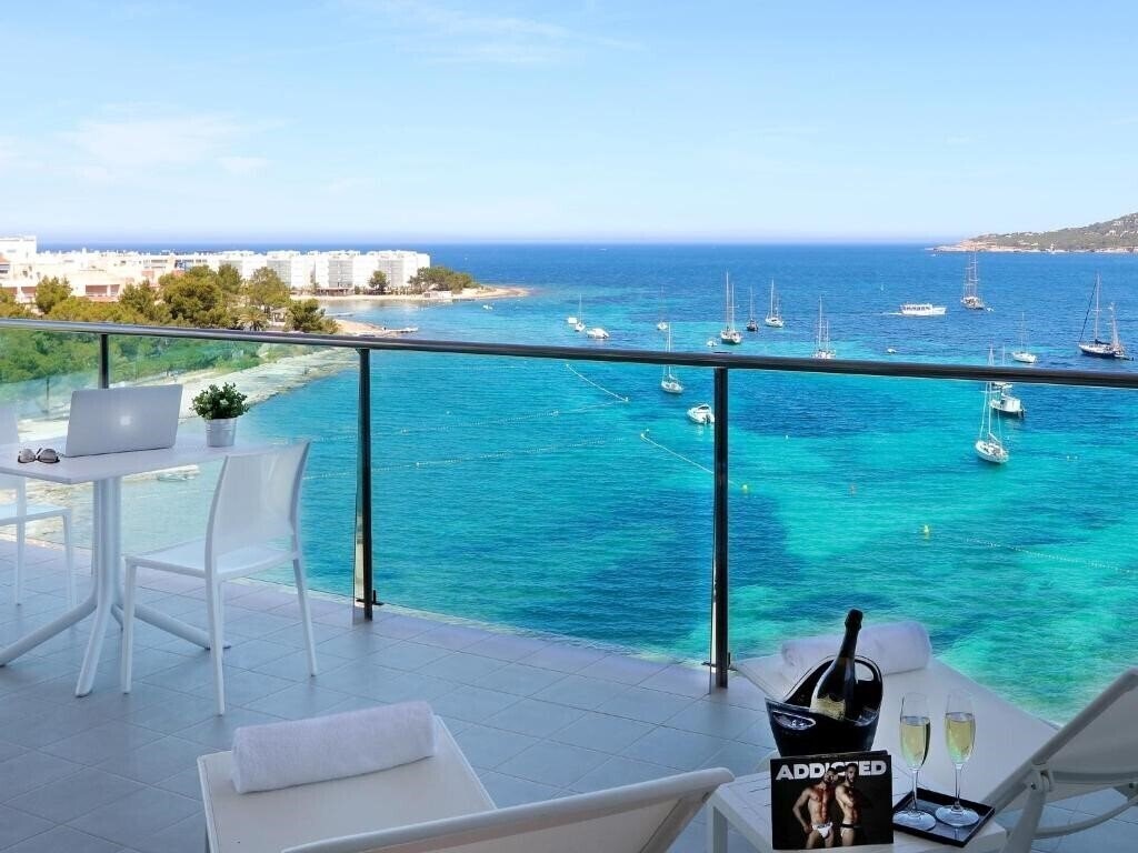 Hotel Axel Beach Ibiza 4*
