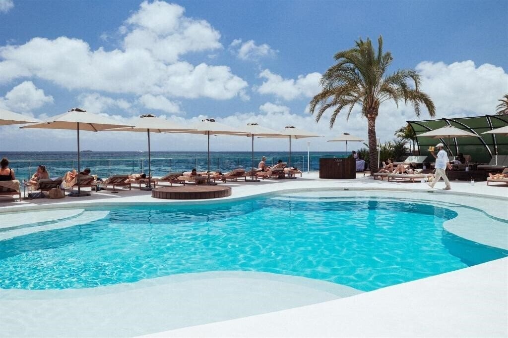 Hotel AMA Ibiza Beachfront Suites 4*