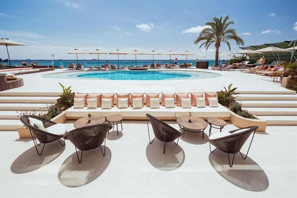 Imaginea AMA Ibiza Beachfront Suites 4*