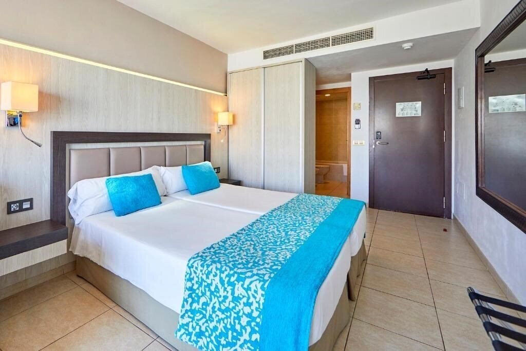Fotografii Fiesta Hotel Playa D'en Bossa 3*