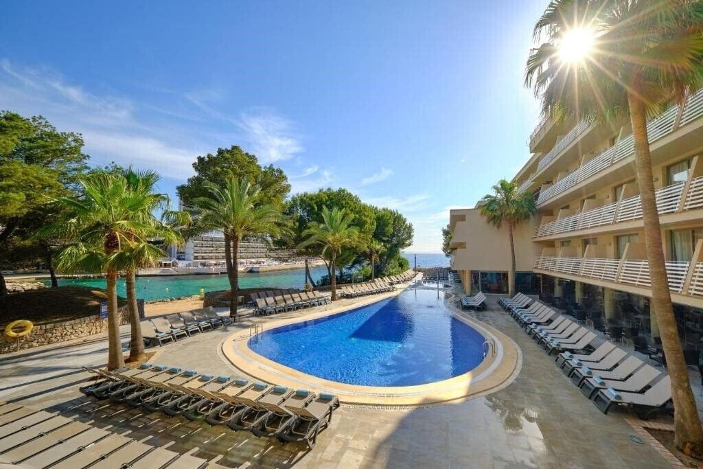 Hotel Barcelo Cala Vinas 4*