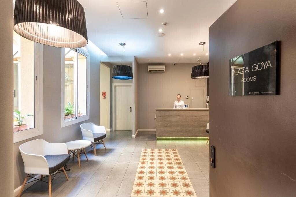 Imaginea Hostal Plaza Goya Bcn 2*