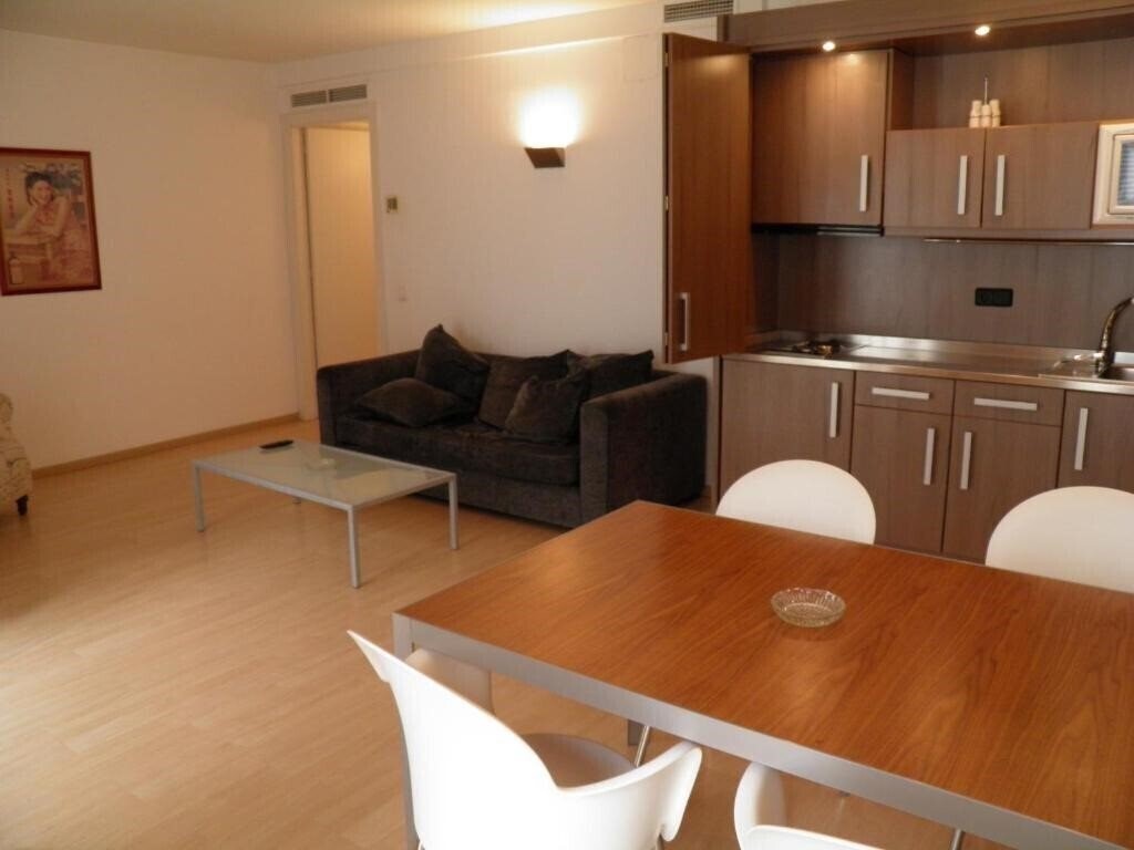Imaginea Apartaments Sant Jordi Fontanella 3*