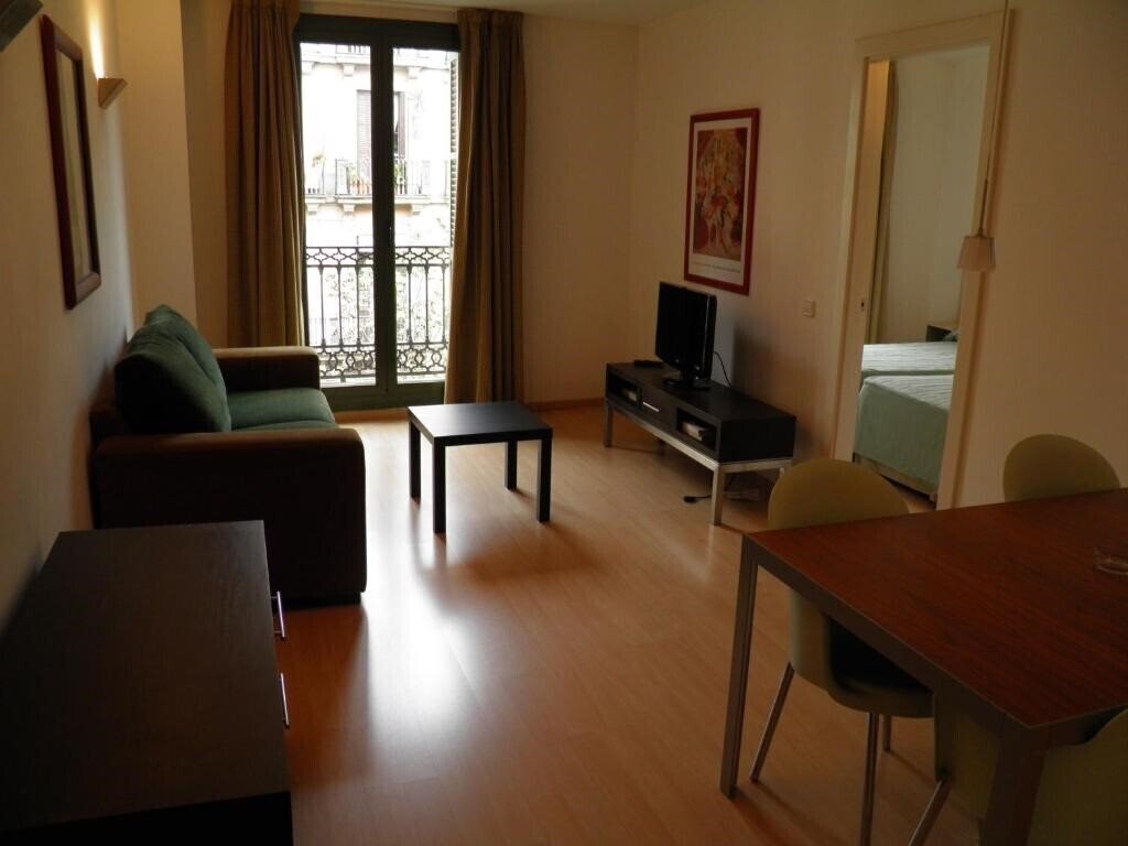 Imaginea Apartaments Sant Jordi Fontanella 3*