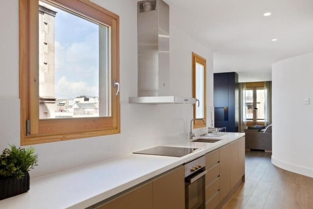 Фото Fisa Rentals Gran Via Apartments 3*