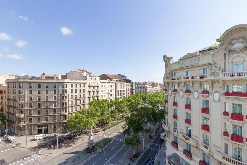 Отель Fisa Rentals Gran Via Apartments 3*