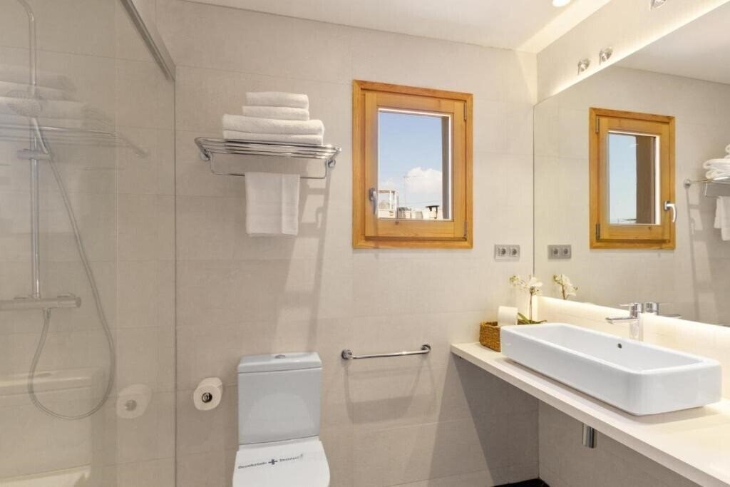 Изображение Fisa Rentals Gran Via Apartments 3*