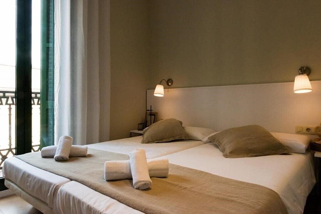 Imaginea Four Petals Boutique Apartments 3*