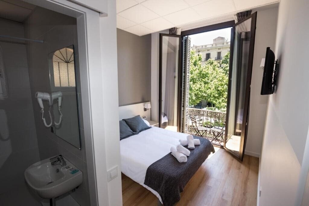 Отель Hostalin Barcelona Gran Via 3*