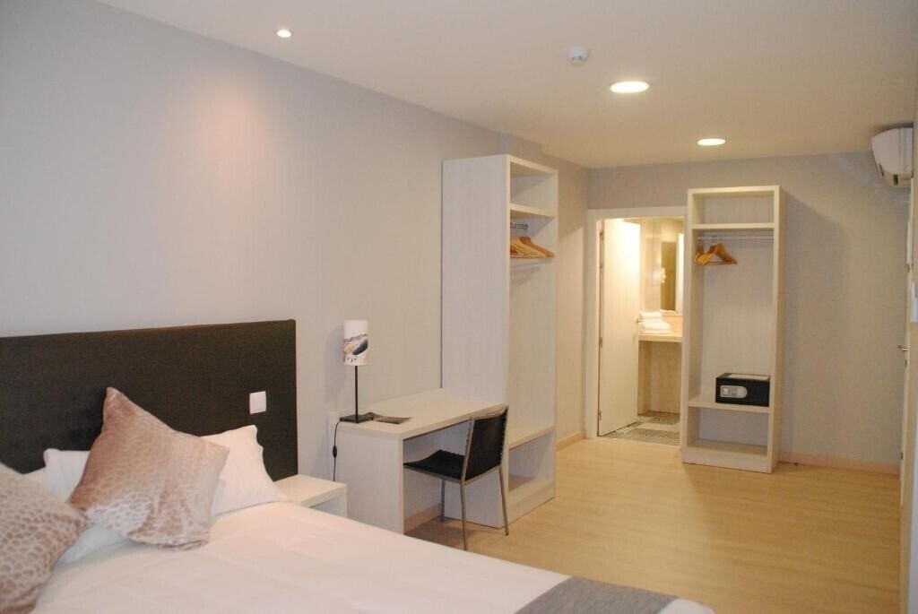 Fotografii Hostal Aslyp 114 Barcelona 2*