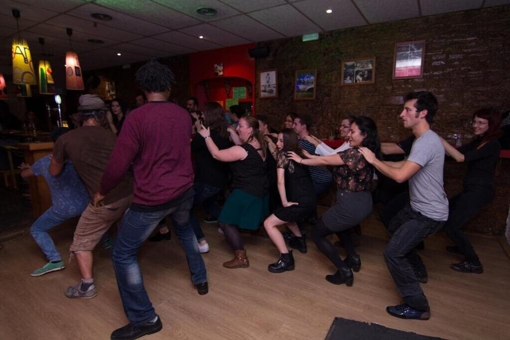 Imaginea Black Swan Hostel 2*