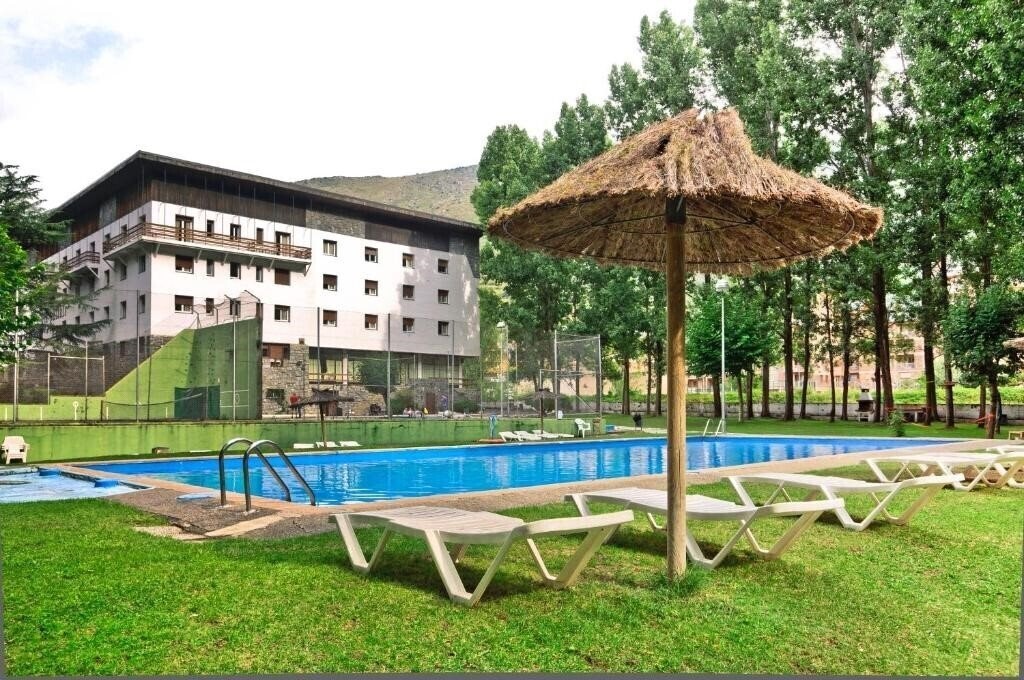 Отель SNO Condes del Pallars (ex. Hotel Condes del Pallars, Vita Condes del Pallars, RVHotels Condes del Pallars) 3*