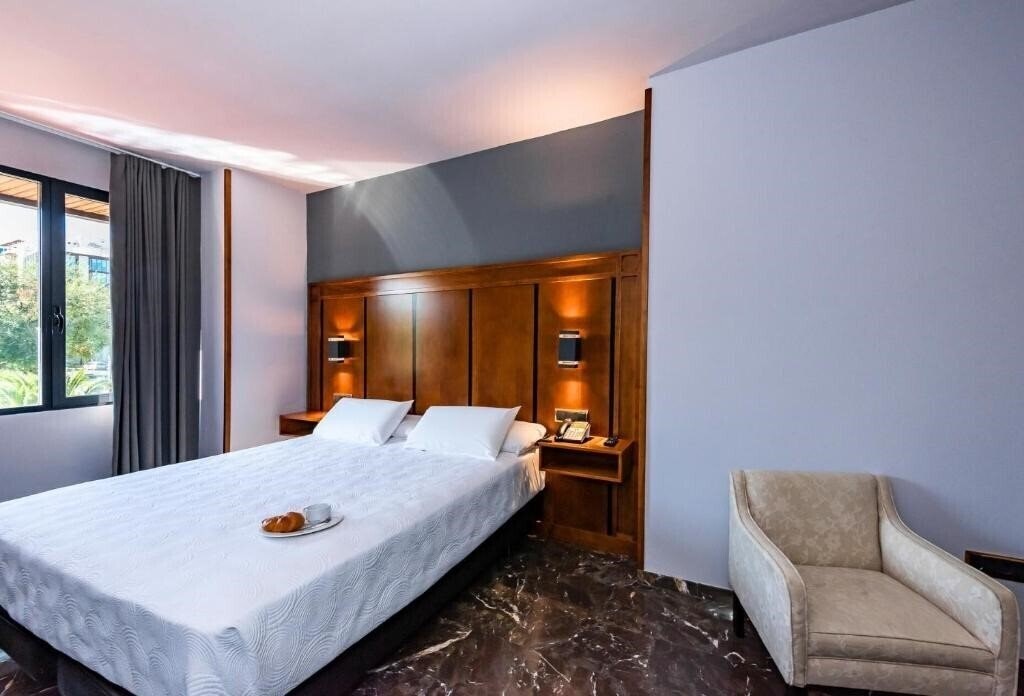 Imaginea Hotel Condestable Iranzo 4*