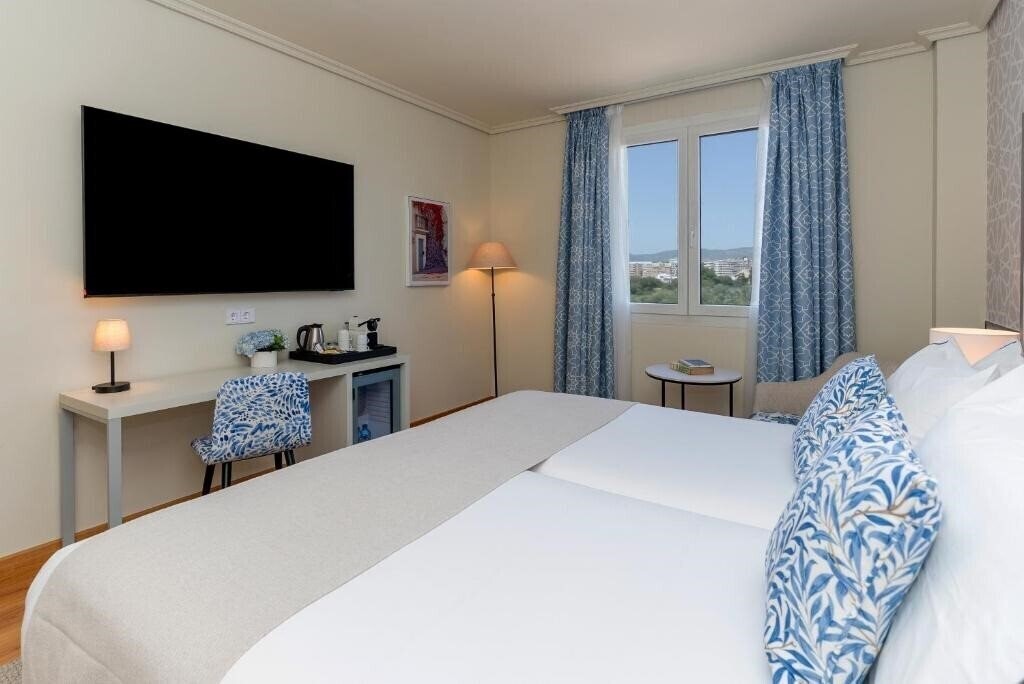 Фото Hesperia Cordoba 4*