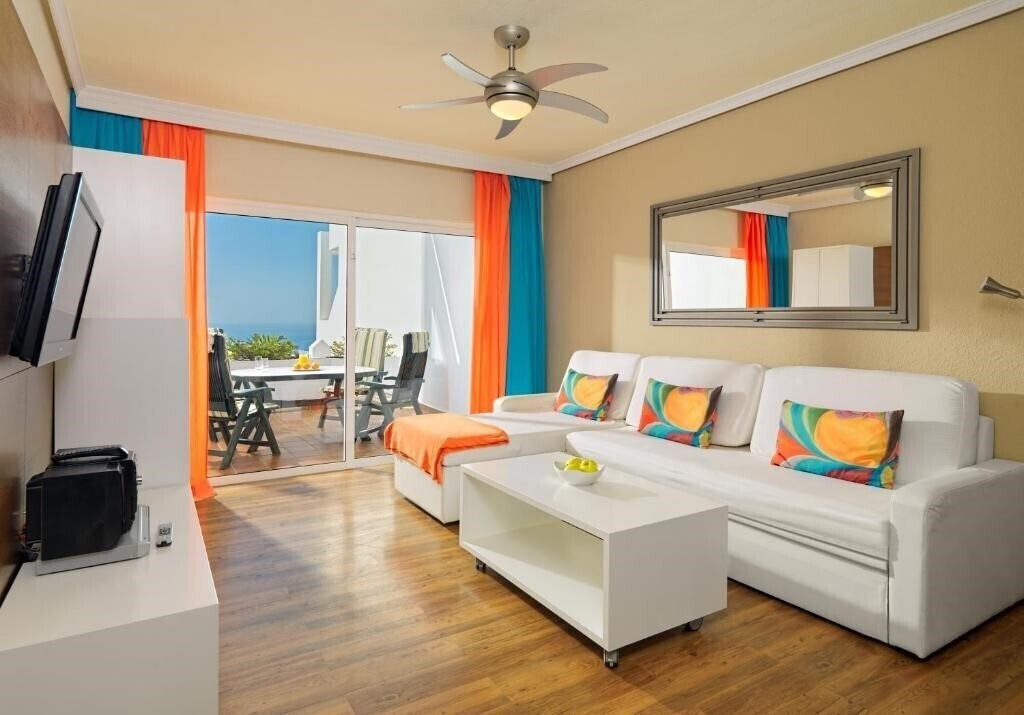 Изображение Regency Torviscas Apartaments And Suites 3*