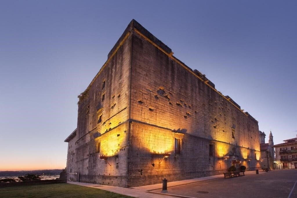 Hotel Parador De Hondarribia El Emperador (ex. Parador Castillo De Carlos V) 4*