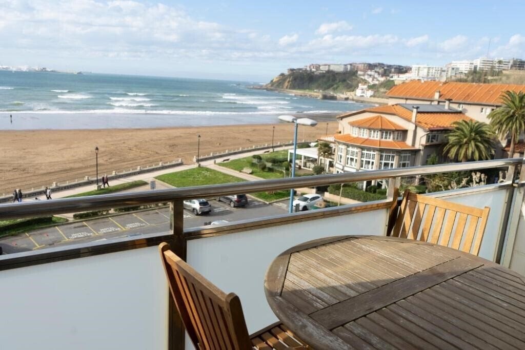 Отель Petit Palace Tamarises Getxo 3*