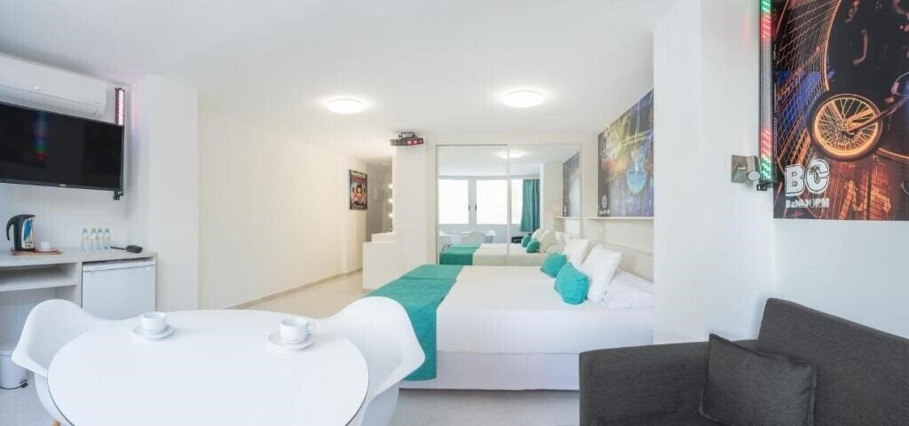 Hotel Benidorm Celebrations Pool Party Resort 3*