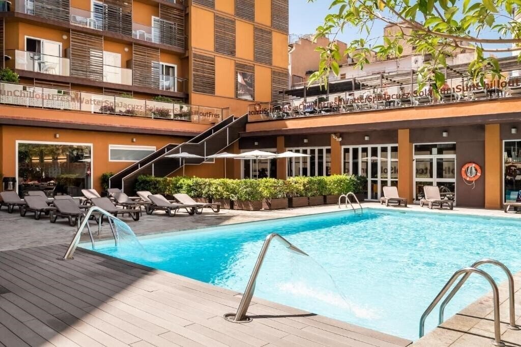 Отель Fergus Style Plaza Paris Spa 4*