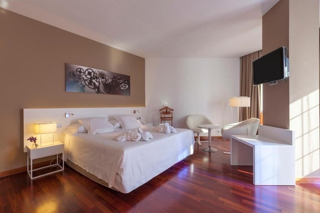 Imaginea Hotel URH Ciutat de Mataro (ex. NH Ciutat de Mataro) 3*