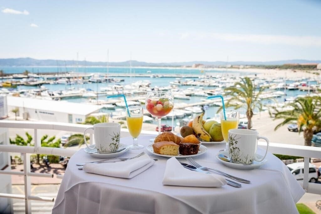 Imaginea Hotel & Diving Les Illes 2*