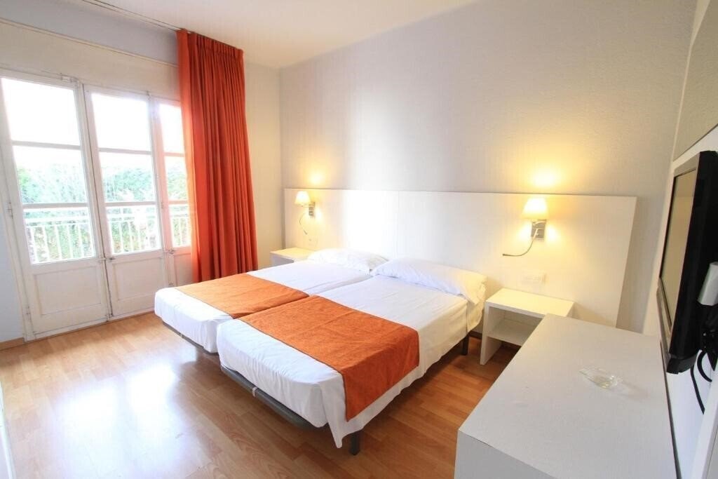 Фото Villa Garbi Lloret 3*