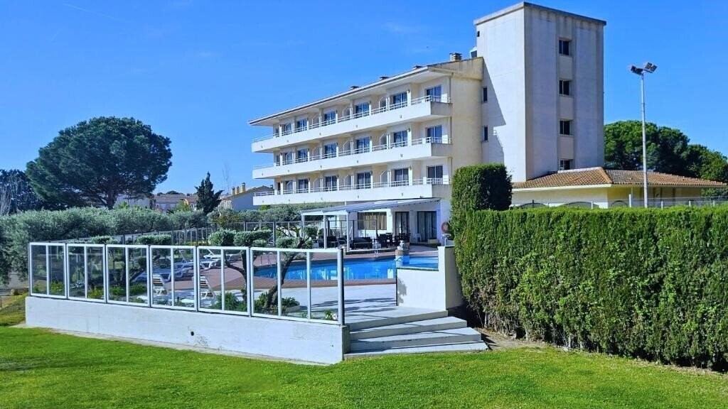 Hotel Apartamentos La Masia 2*