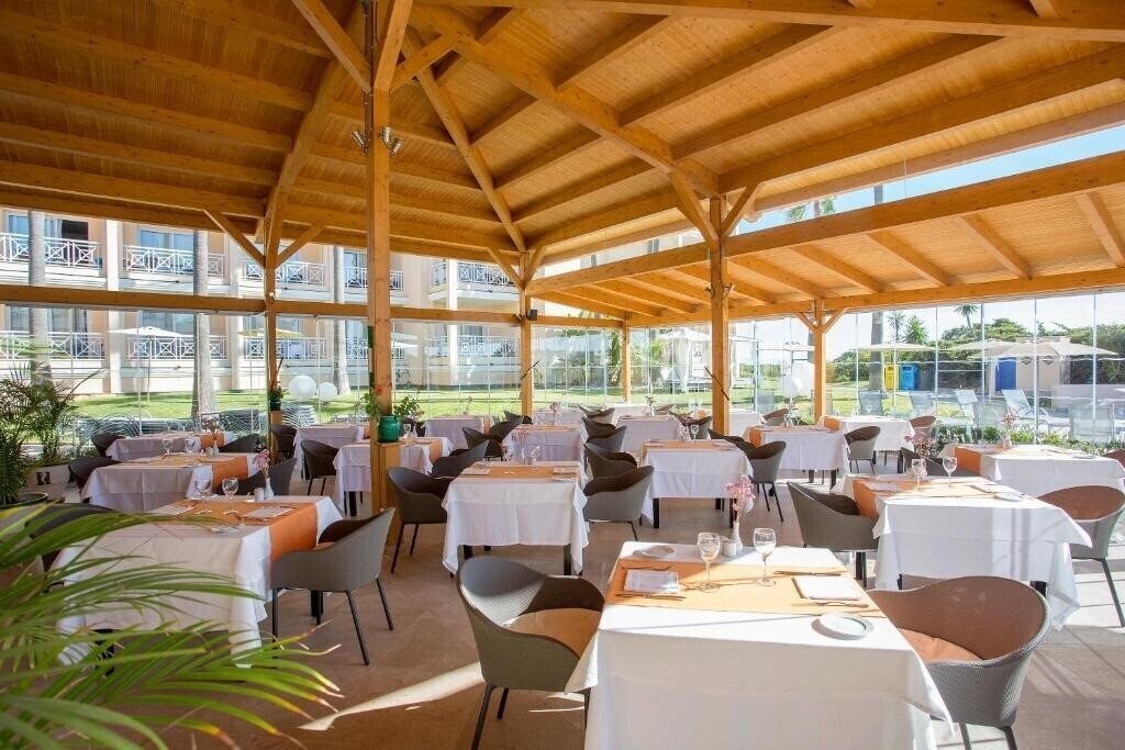 Imaginea Tui Blue Hipotels Playa La Barrosa 4*