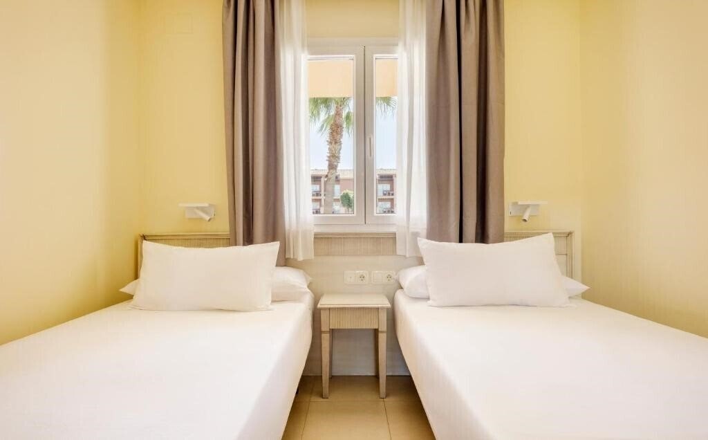 Fotografii Ilunion Sancti Petri 4*