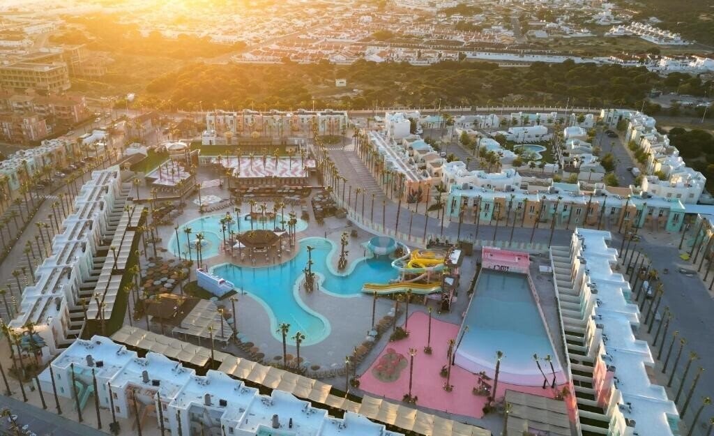 Fotografii ON City Resort All Inclusive Prime (ex. Ohtels Carabela Beach & Golf, Hotel Fergus Style El Cortijo Golf) 4*