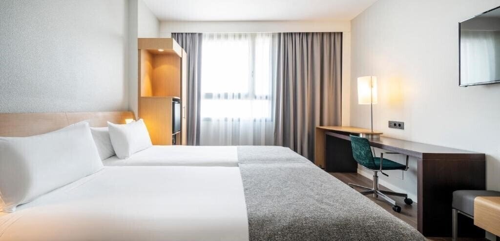 Фото Ilunion Valencia 4 4*