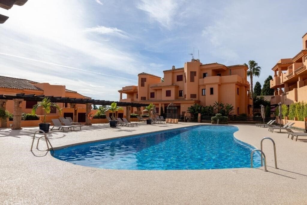 Hotel Royal Marbella Golf Resort (ex. Royal Suites of Marbella Pool Golf Beach & Bars) 2*