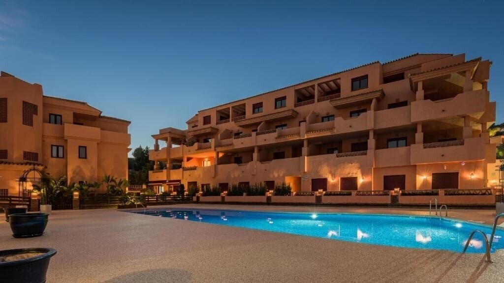 Imaginea Royal Marbella Golf Resort (ex. Royal Suites of Marbella Pool Golf Beach & Bars) 2*