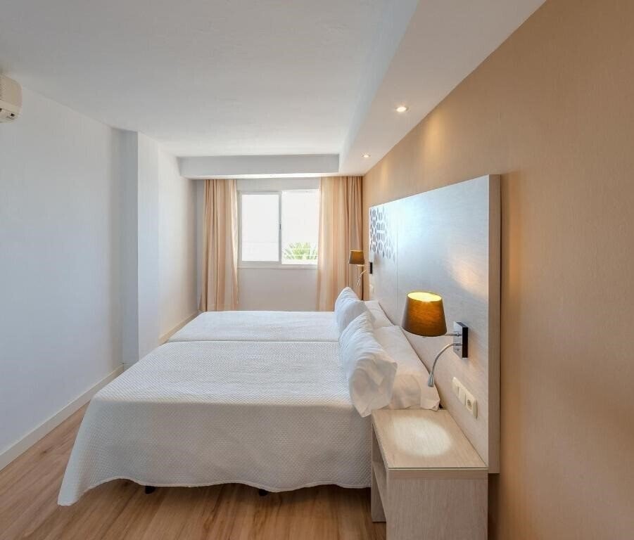 Фото Aparthotel Puerto Azul 2*