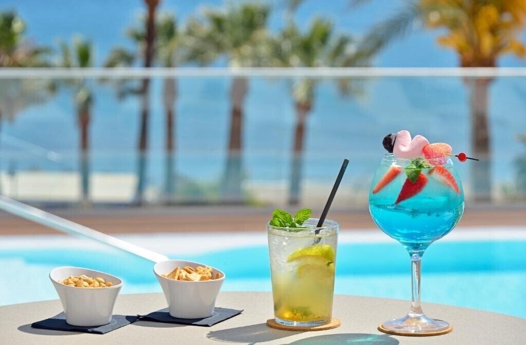 Imaginea Ocean House Costa Del Sol 4*