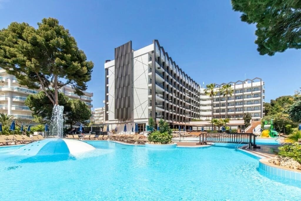 Отель Golden Avenida Suites 3*