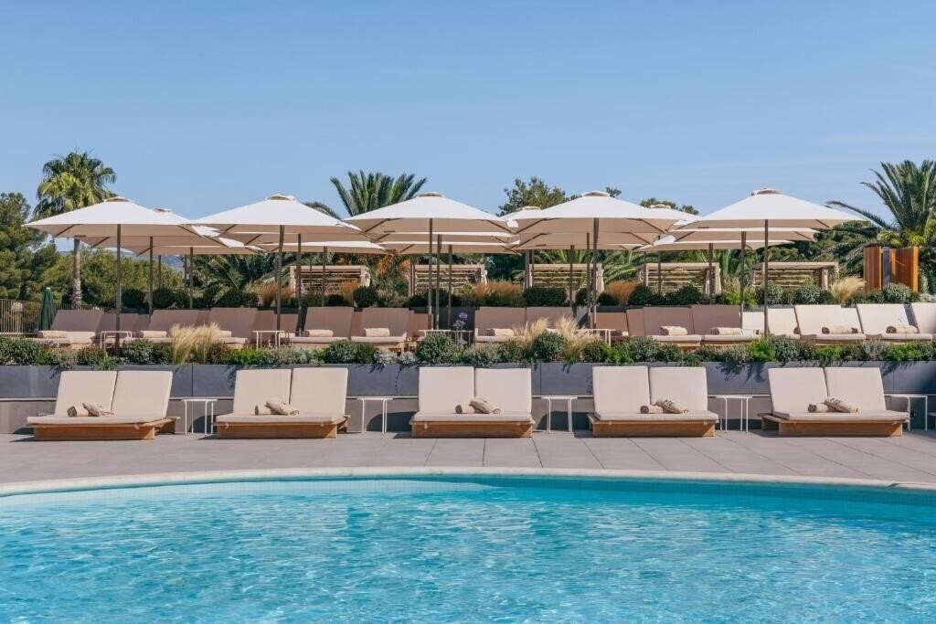 Отель Me Sitges Terramar 4*